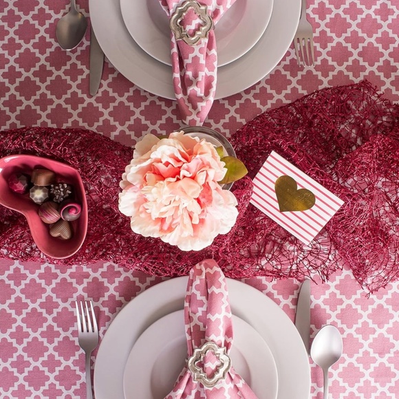 Design Imports Sequin Mesh Table Runner Roll 16" X 10' - Red - Picture 6 of 6